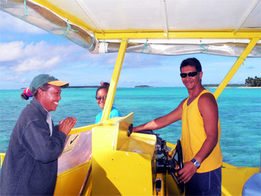 Aitutaki Lagoon Tour Guides