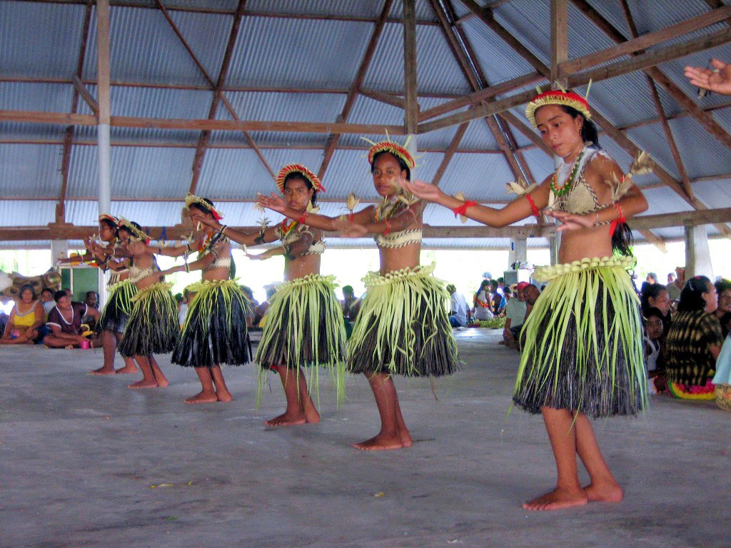 Some of the Christmas celebrations in the KIRIBATI included dance ...
