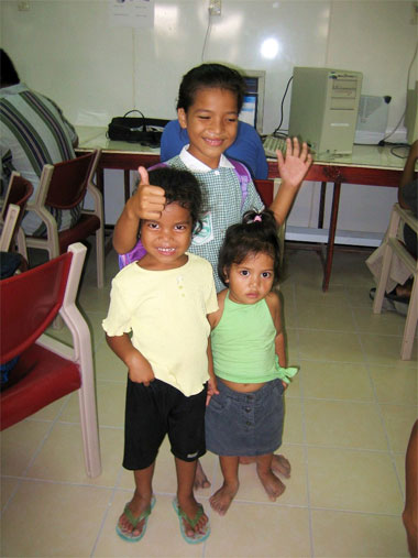 family met at internet cafe